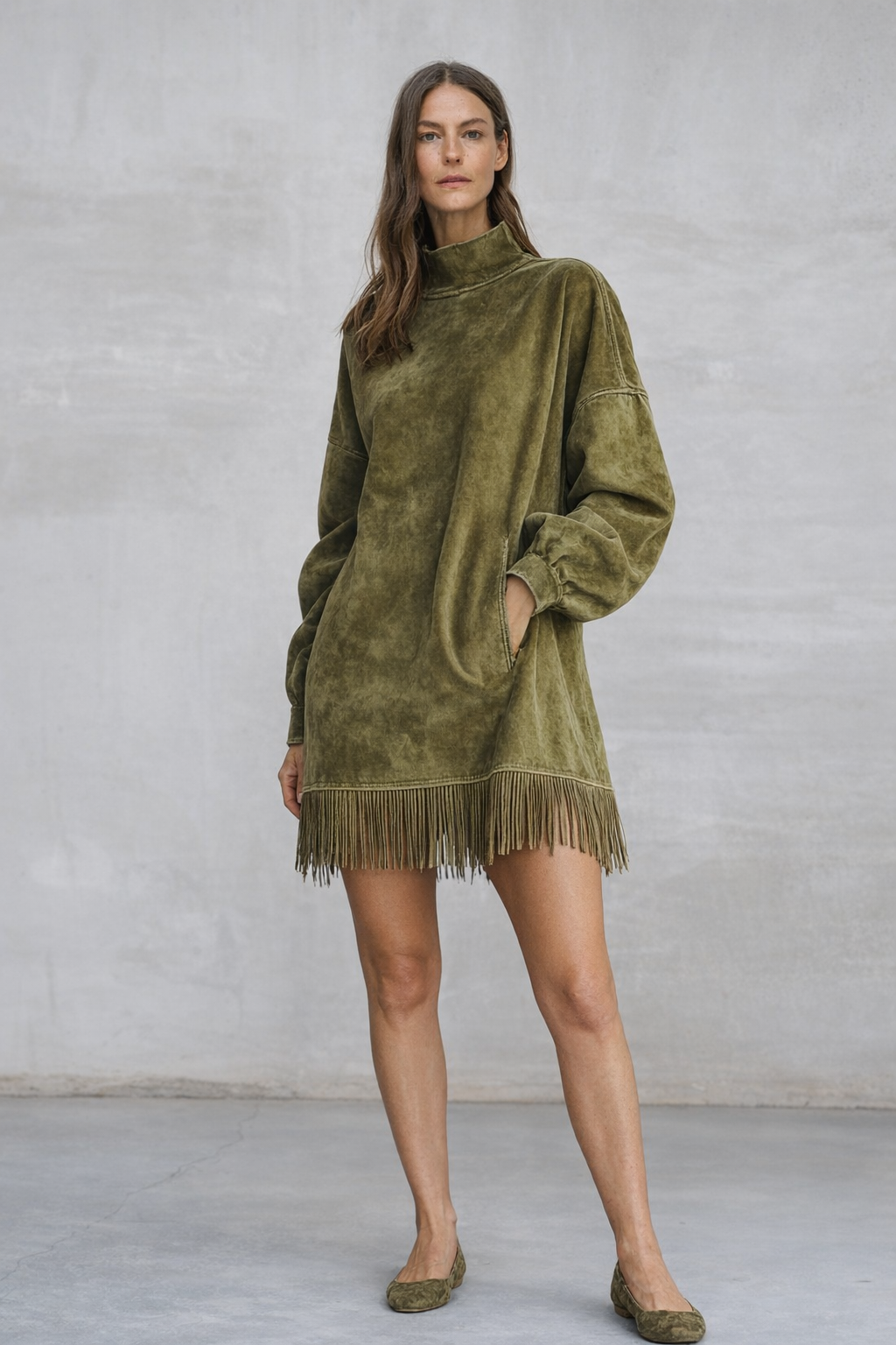 Gabriela | Vestido de ante con cuello alto y flecos