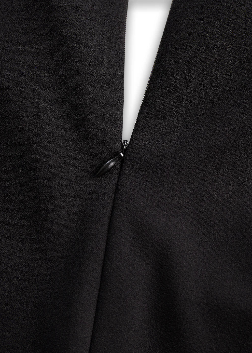 Naomi | Vestido negro refinado